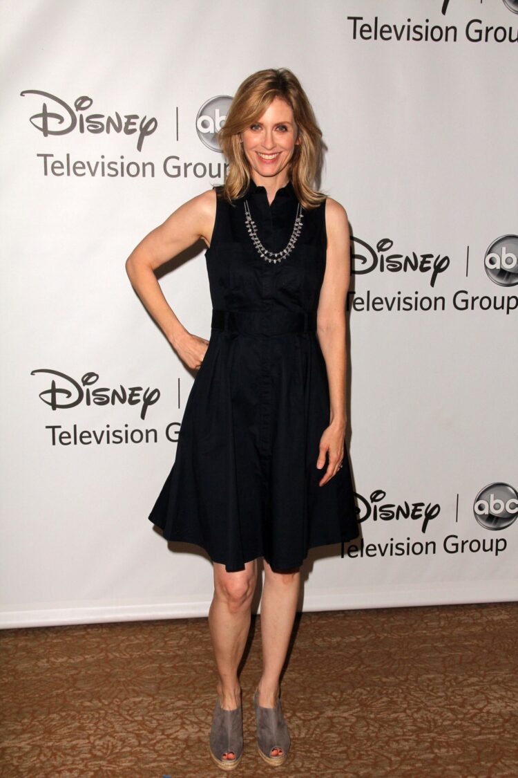 helen slater feet 2 scaled