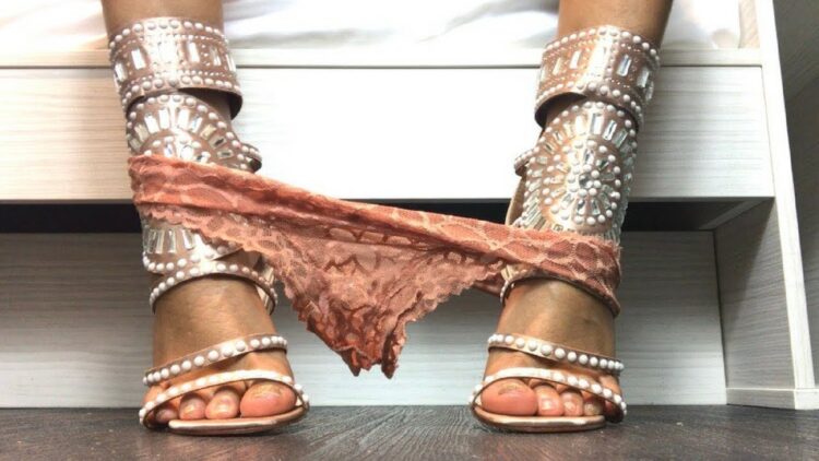 hellobrookelynn feet