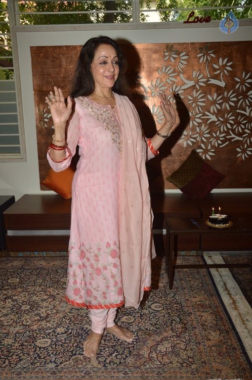 hema malini feet 5