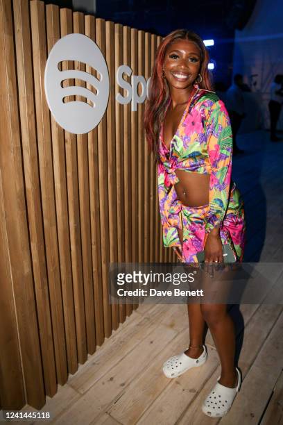 henrie kwushue feet 3