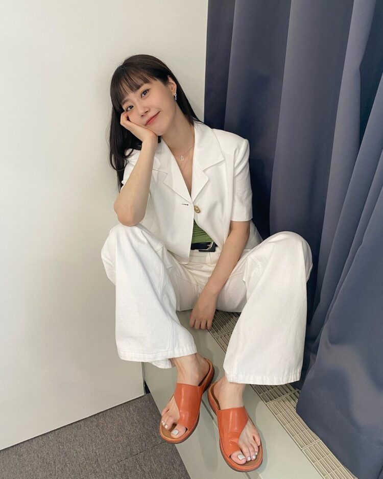 heo young ji feet 1