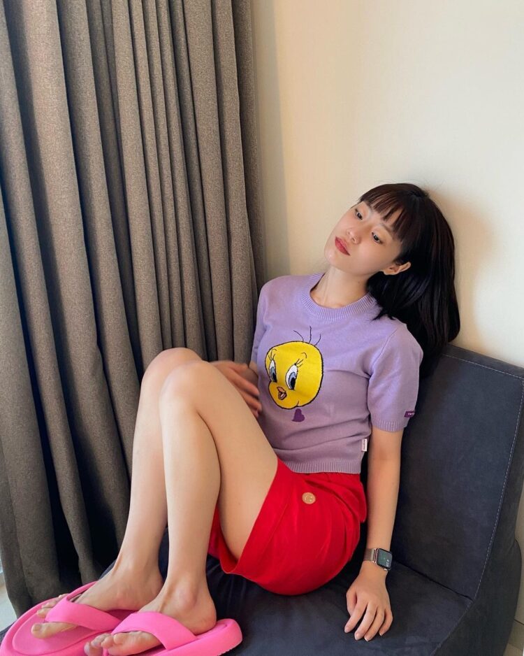 heo young ji feet 5