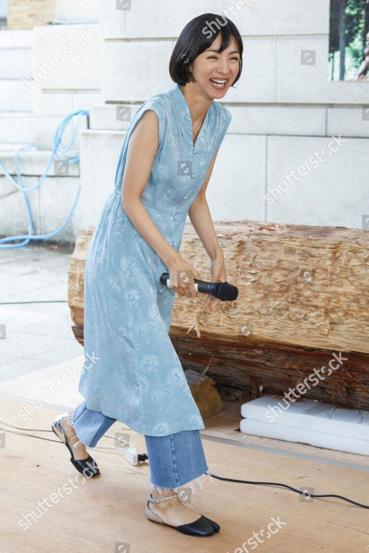 hikari mitsushima feet