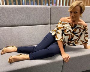 hilary barry feet 3