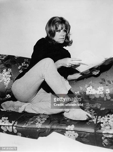 hildegard knef feet 6