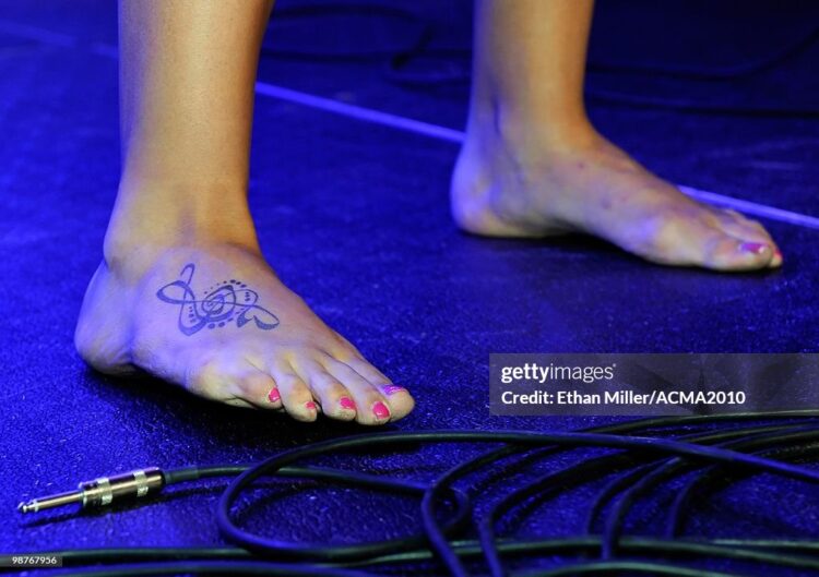 hillary scott feet 1
