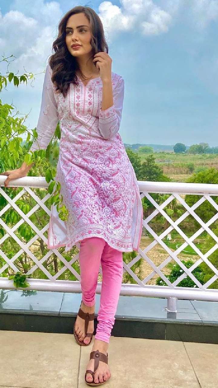 himanshi parashar feet 5