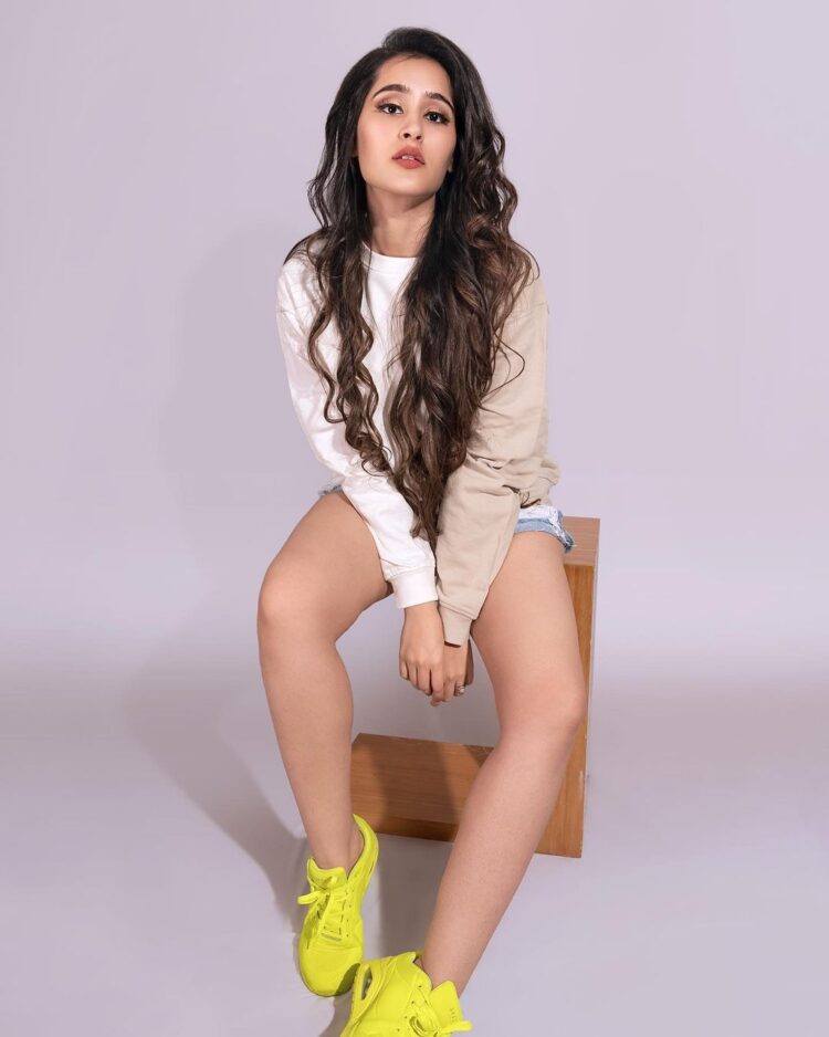 himanshi tekwani feet 2