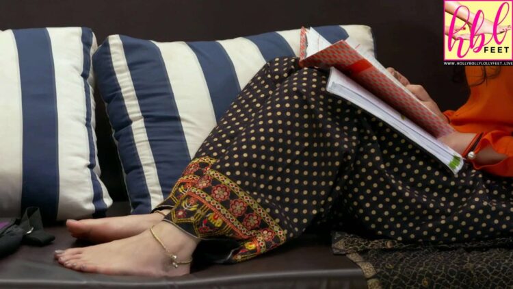 hina altaf khan feet 3