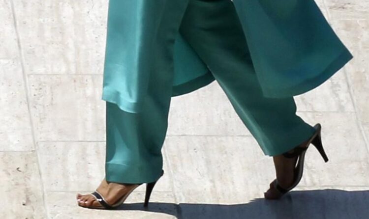 hina rabbani khar feet 5