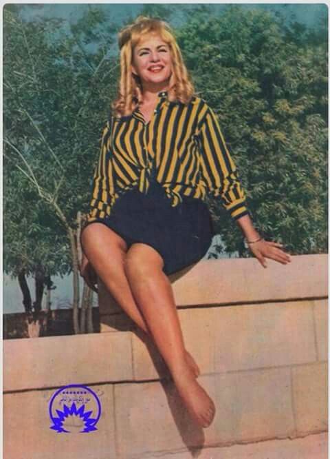 hind rostom feet 1