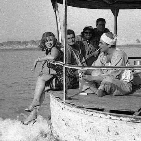 hind rostom feet 3