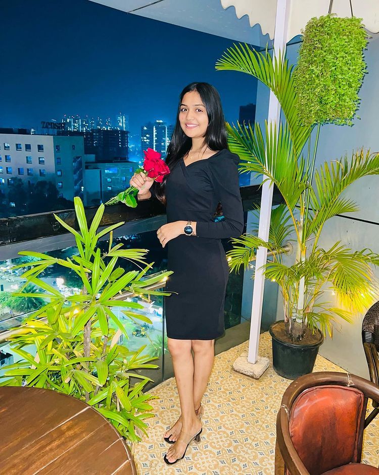 hindavi patil feet 1