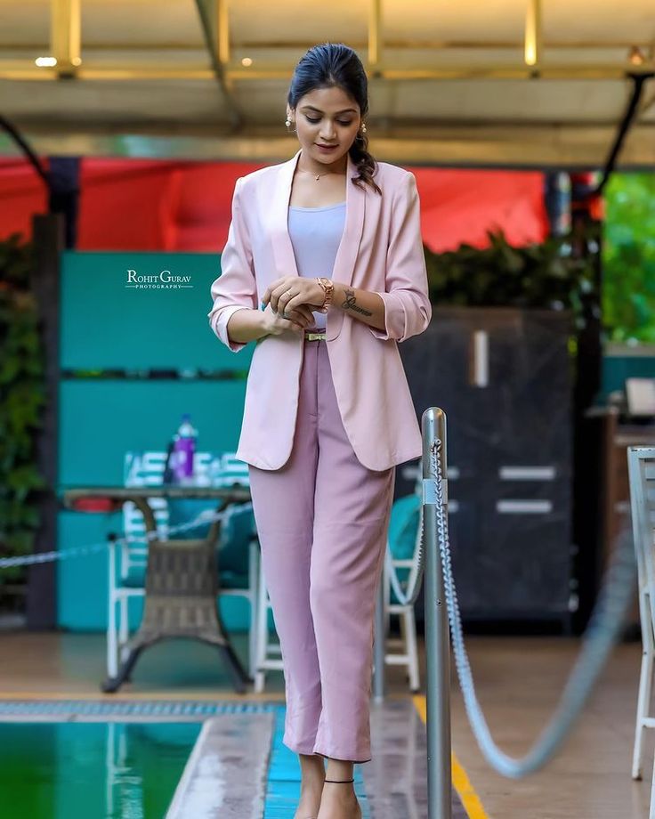 hindavi patil feet 5