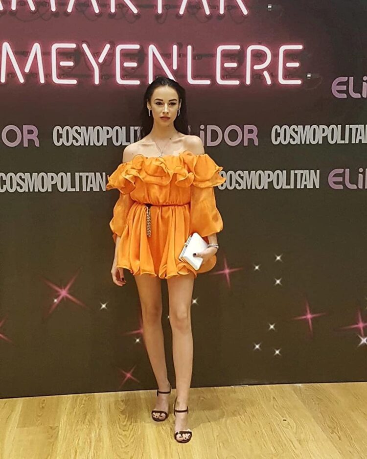 hira koyuncuoglu feet 5