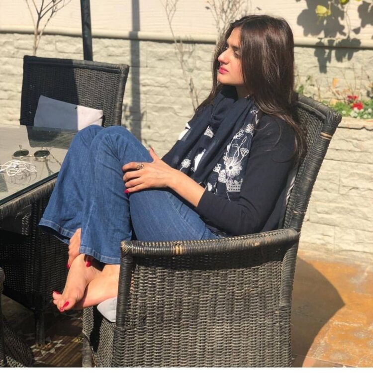 hira mani feet 3