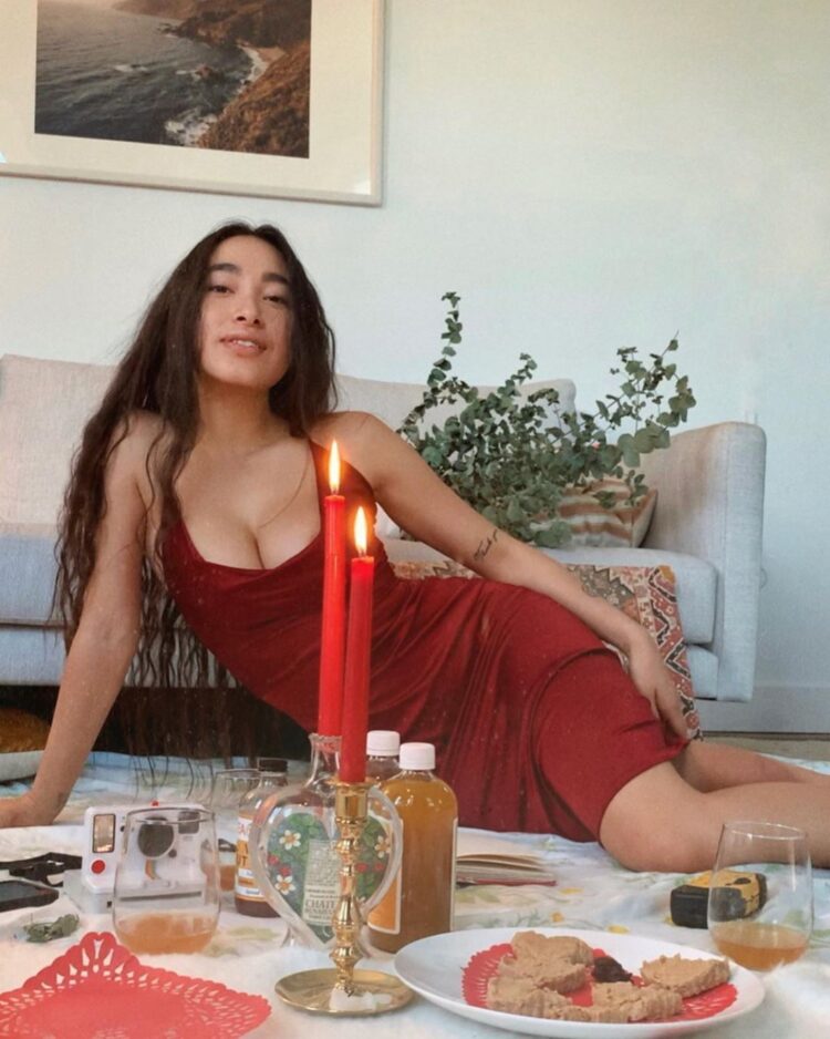 hitomi mochizuki feet 5