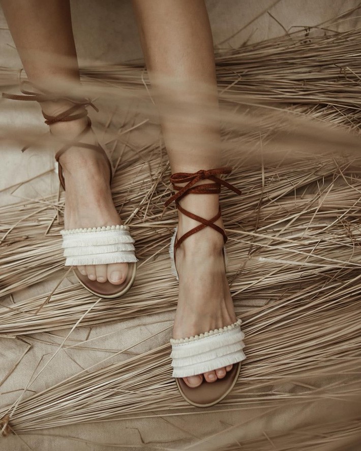 hoang thuy linh feet 2