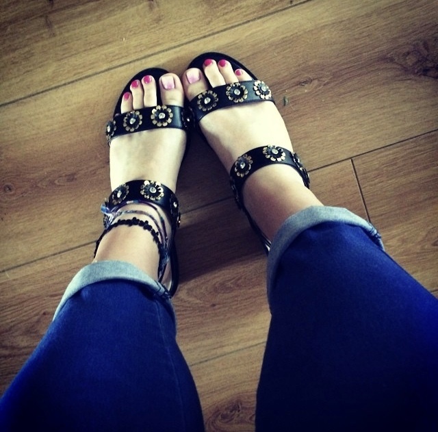 hollie arnold feet 1