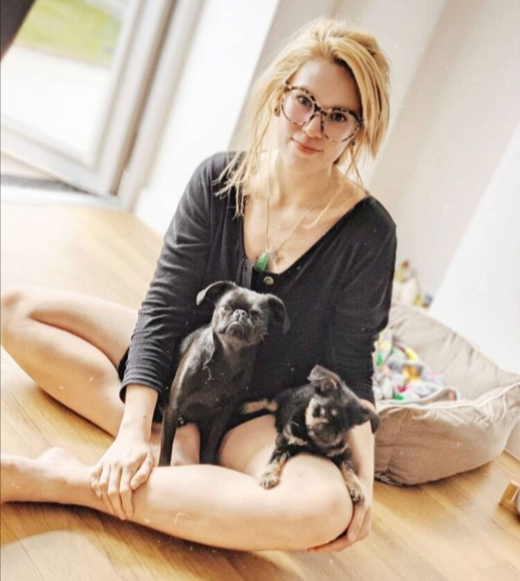 hollie bennett feet 2