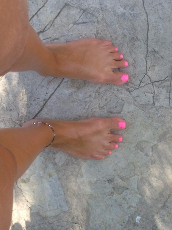 hollie shearer feet
