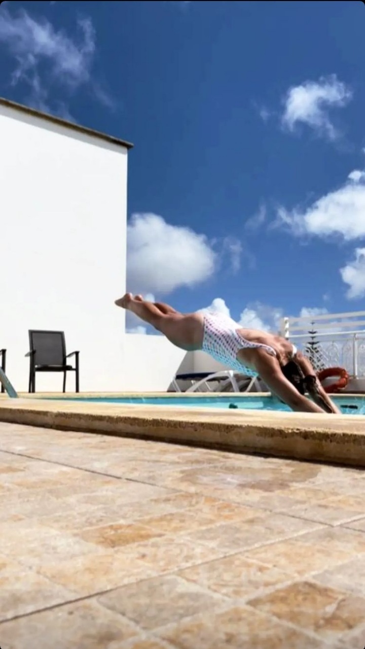 holly bleasdale feet 4