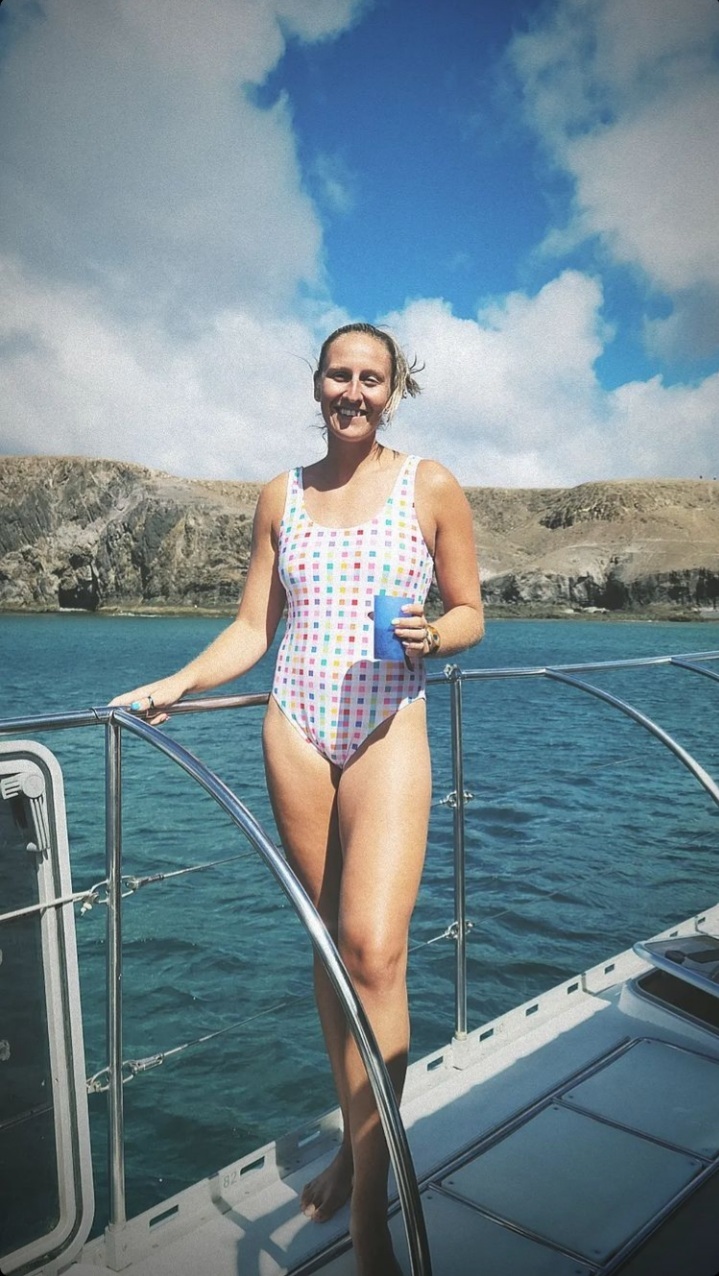 holly bleasdale feet