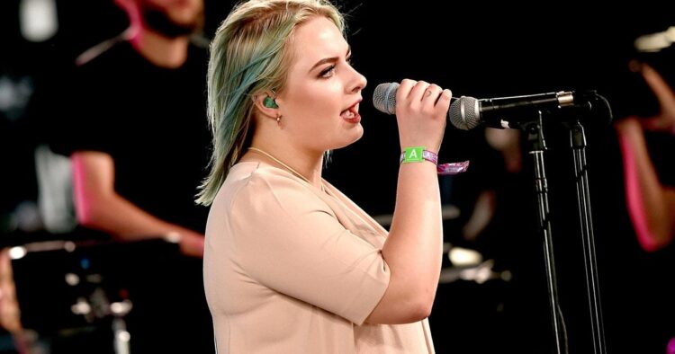 holly lapsley fletcher feet 5