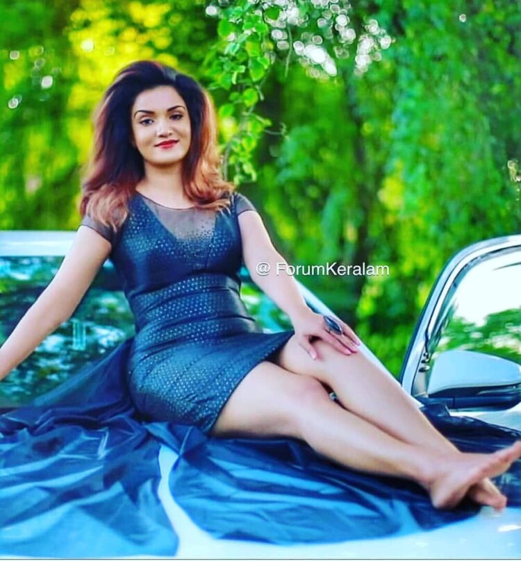 honey rose feet 1