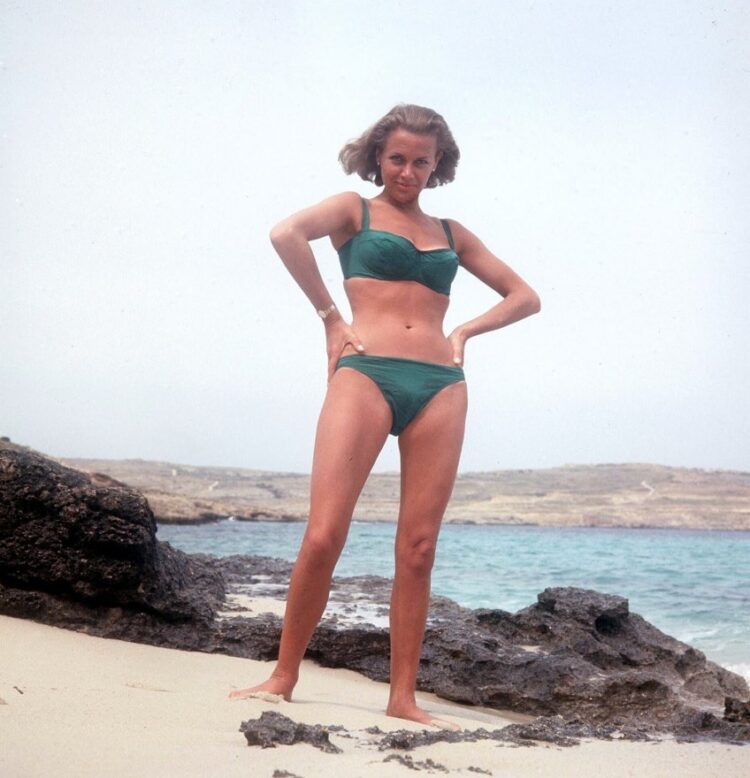 honor blackman feet 1