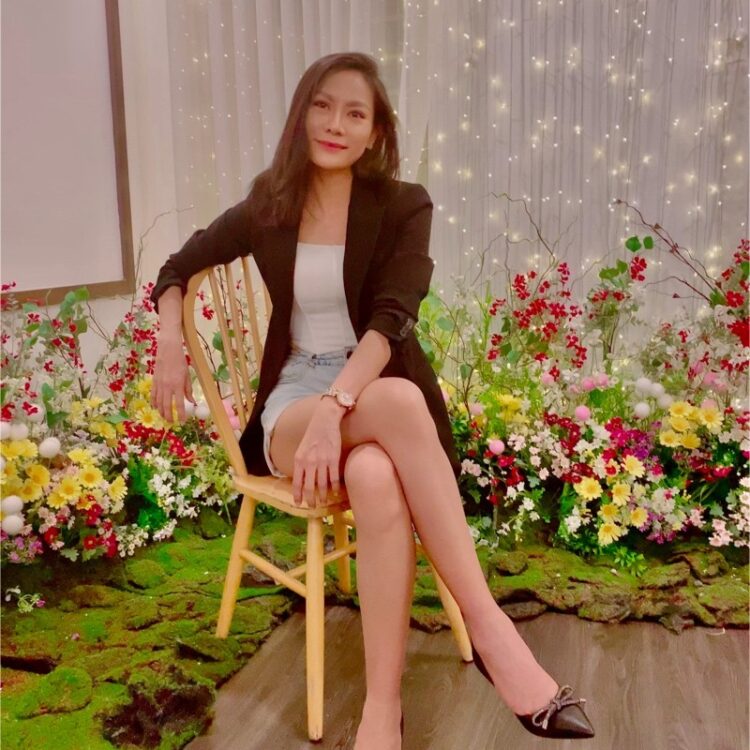 hua phuong ngan feet