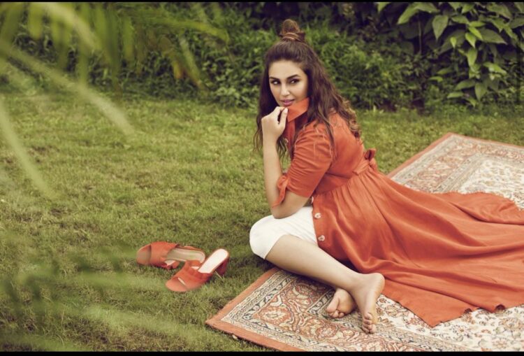 huma qureshi feet