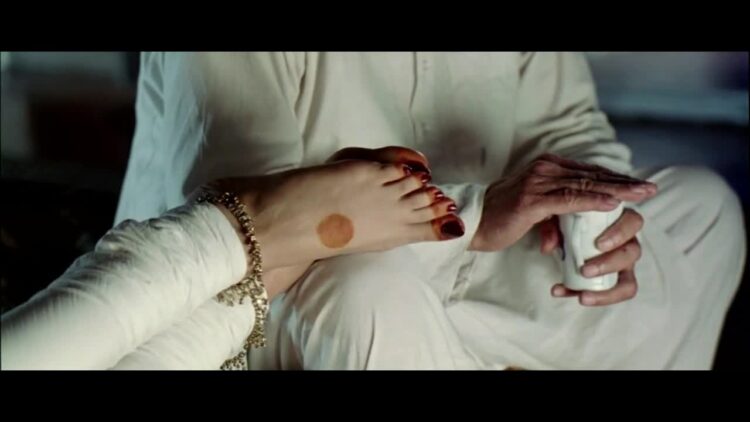 humaima malik feet 4