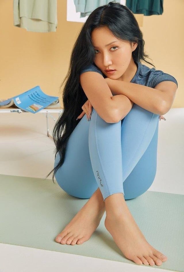 hwasa feet