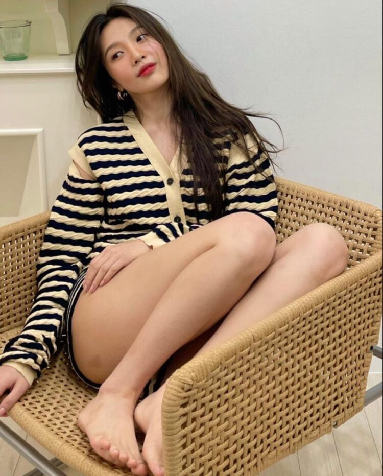 hye won yu feet 1