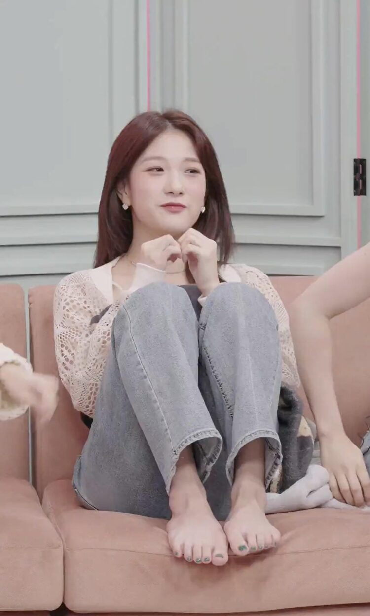 hyun seo yeon feet 1