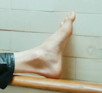 hyunjin feet 5