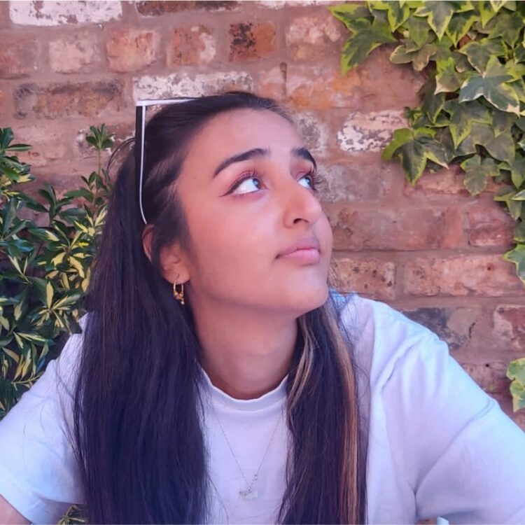 ifrah hussain feet 5