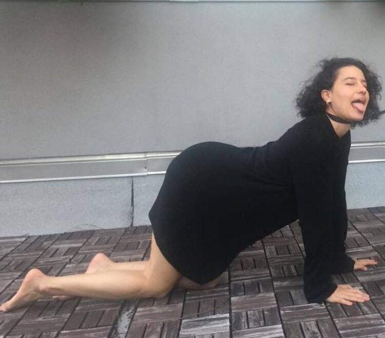 ilana glazer feet 5