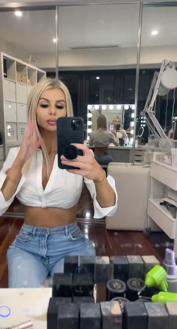 imogen lovell feet 3