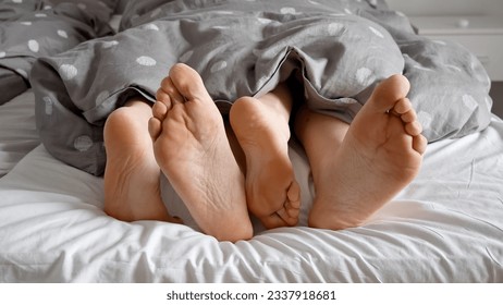 ina coupleontour feet 3