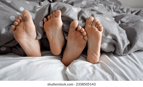 ina coupleontour feet 5