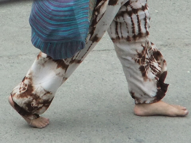 ina coupleontour feet 6