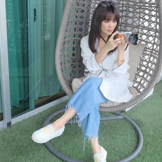 indah dewi pertiwi feet 1