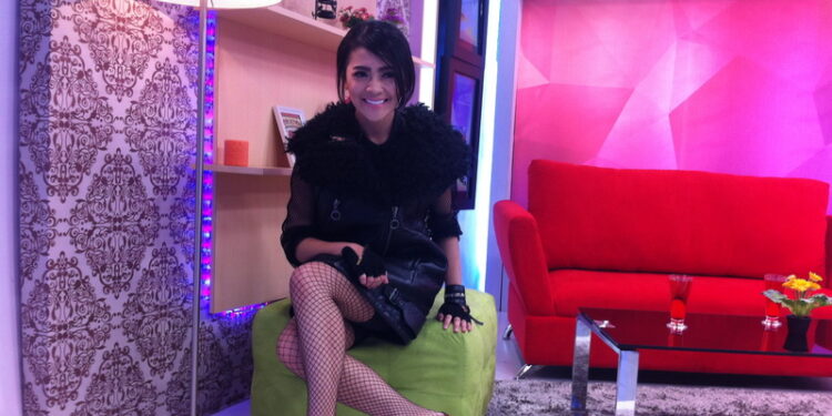 indah dewi pertiwi feet 4