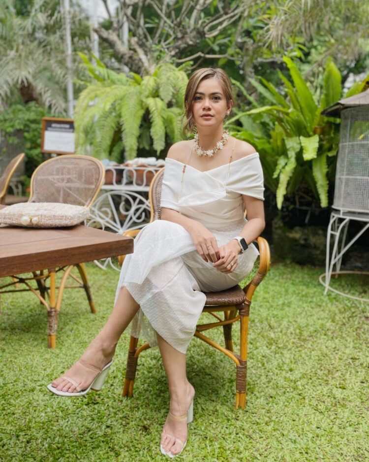 indah indriana feet 3