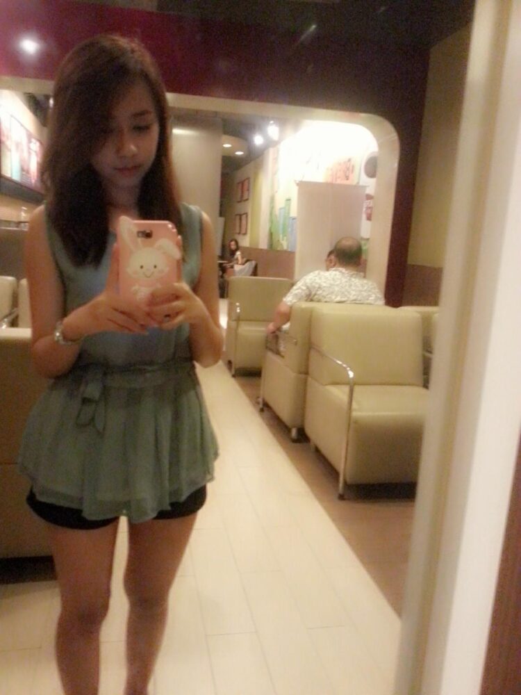 indah nevertari feet 1