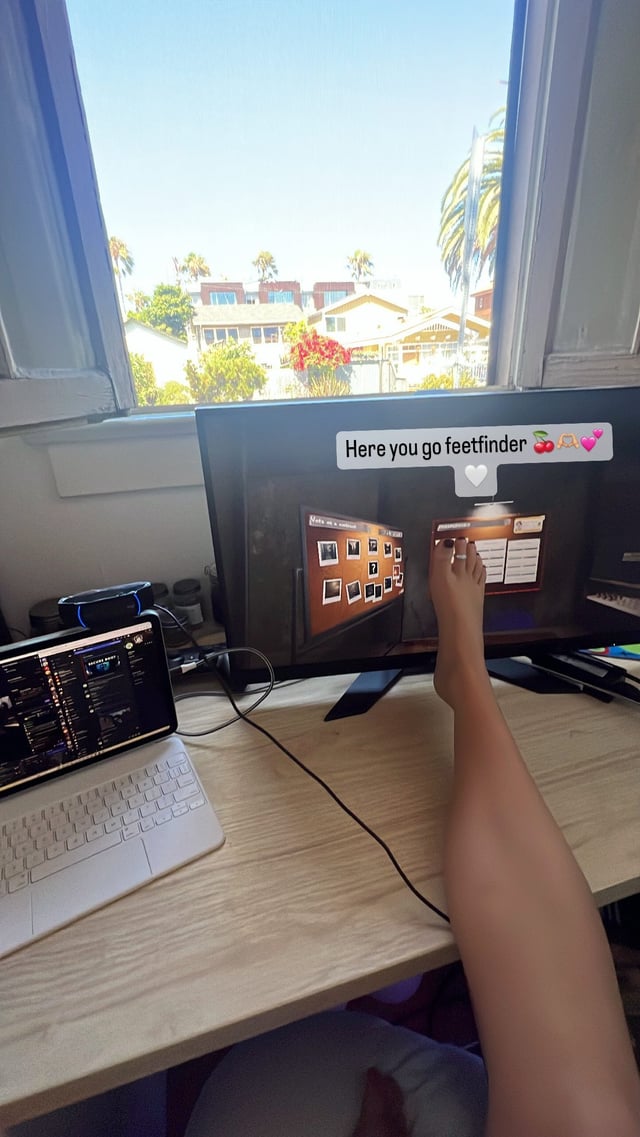 inde navarrette feet