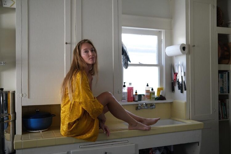 india oxenberg feet 3