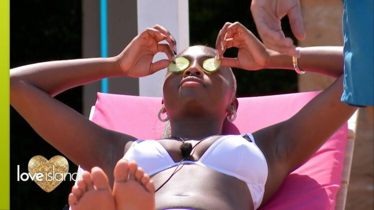 indiyah polack feet 1